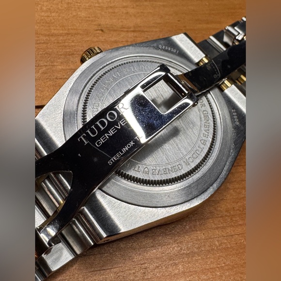 U1 PROP WATCH - Picture 7 of 8